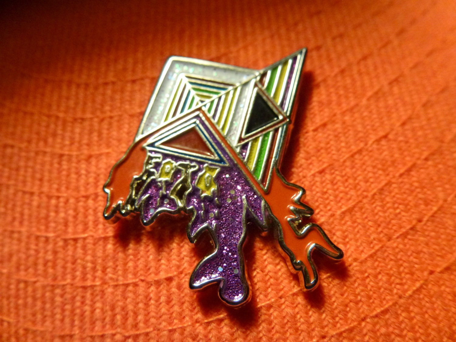 Musik-Pins, Musik-Emaille-Pin, Antike Hutnadeln, Coole Eoto-Musik Inspirierte Handgezeichnete Design-Revers-Brosche Für Musikliebhaber-Geschenk von BjBakerArtShop