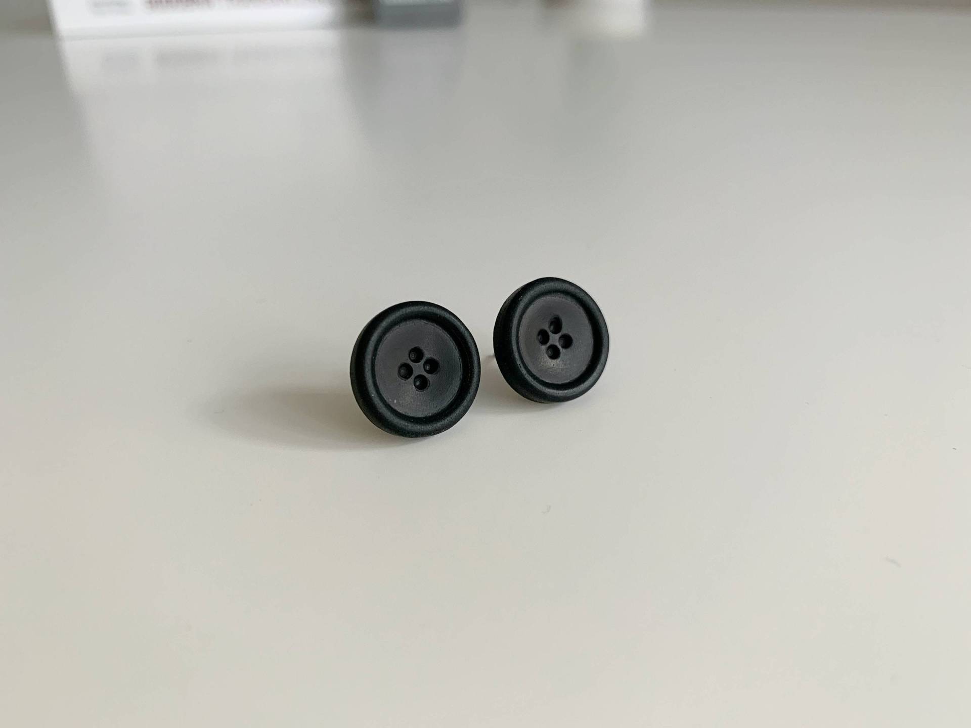 Geschenk Für Ihn, Herren Ohrstecker, Hypoallergen, Matte Schwarze Ohrringe, Runde Große 15 Mm Ohrstecker von BlackAndWhiteJewelry