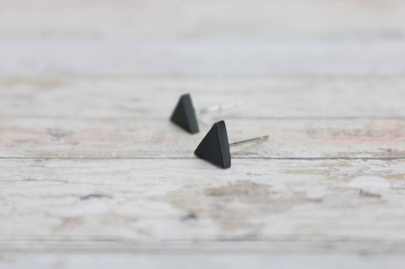 Schwarze Dreieck Ohrringe, Kleine Ohrstecker, Minimalist Ohrstecker Schwarz, Schmuck, Unisex Für Männer, Matte Schwarze von BlackAndWhiteJewelry