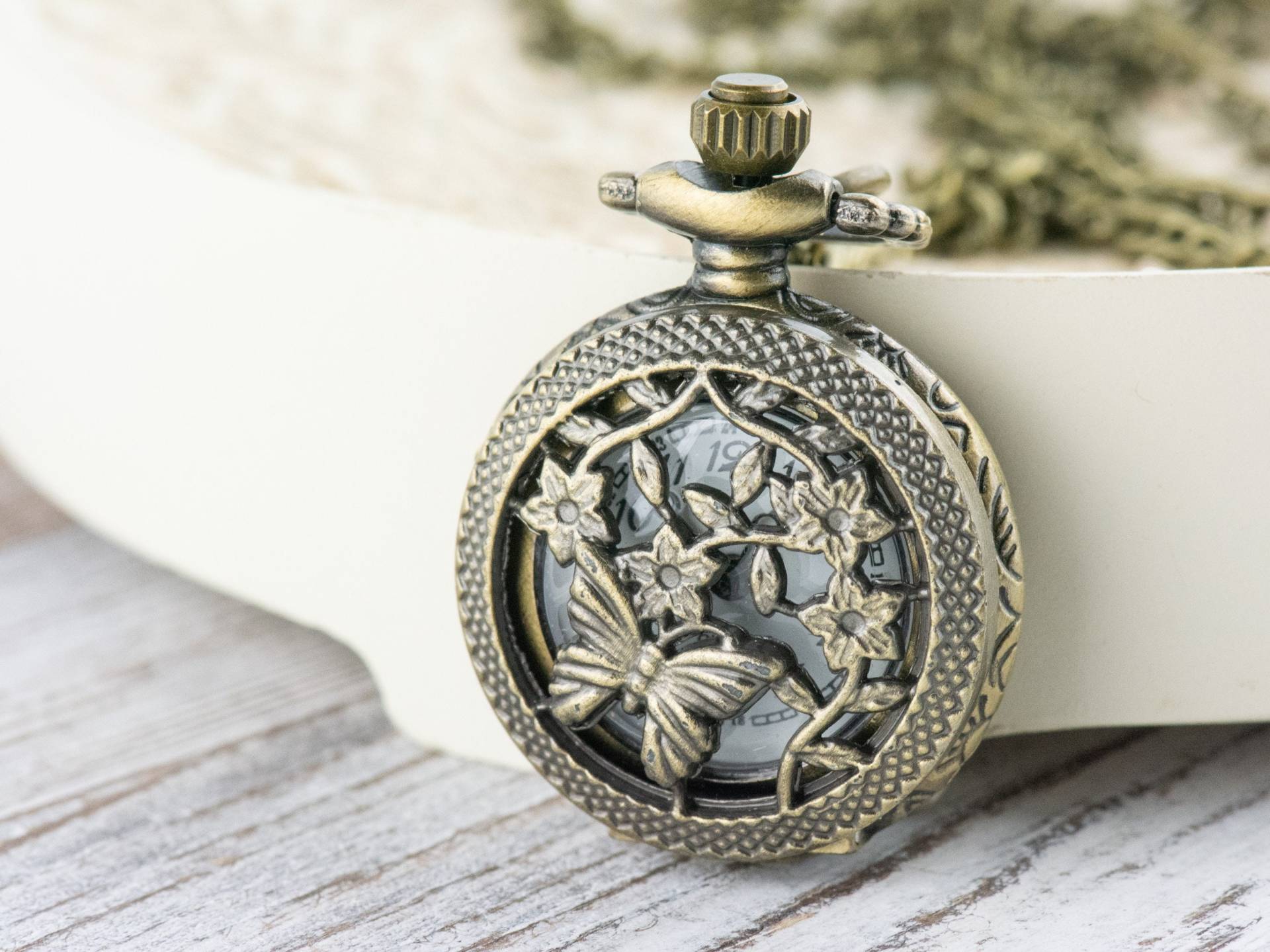 Floral Schmetterling Bronze Taschenuhr Lange Halskette/Einzigartige Uhren Natur Inspirierter Schmuck Floral Schmetterling Bronze Taschenuhr Lange Halskette/Einzigartige Uhren Natur Inspirierter Schmuck von BlackBrookShop
