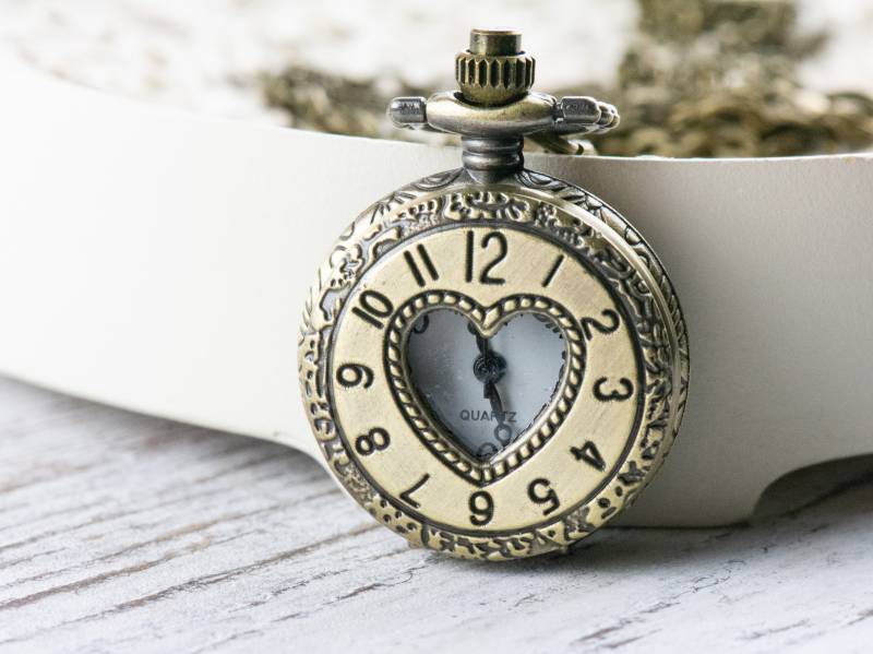 Herz Ausschnitt Bronze Taschenuhr Lange Halskette/Einzigartige Uhren Medaillon Herz Ausschnitt Bronze Taschenuhr Lange Halskette/Einzigartige Uhren Medaillon von BlackBrookShop