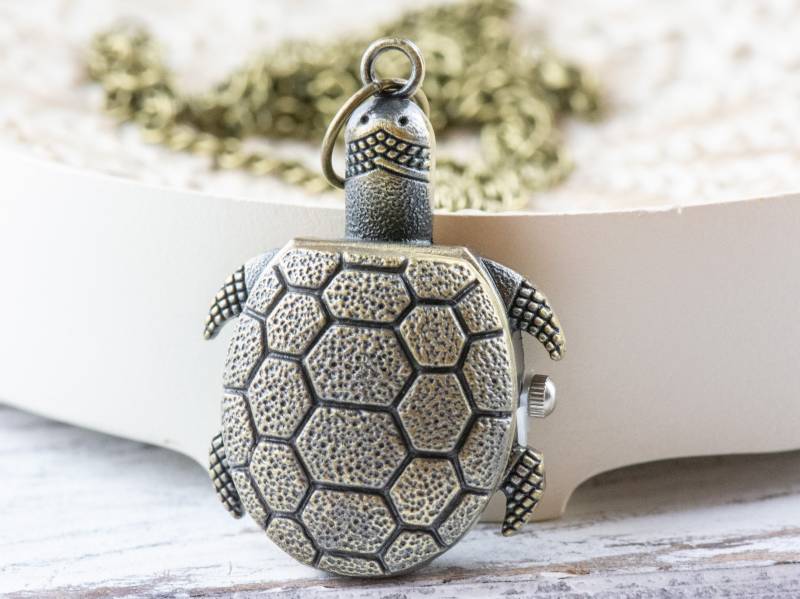 Schildkröten Bronze Taschenuhr-Lange Halskette/Einzigartige Uhren Meeresschildkröten-Schmuck Schildkröten Bronze Taschenuhr-Lange Halskette/Einzigartige Uhren Meeresschildkröten-Schmuck von BlackBrookShop
