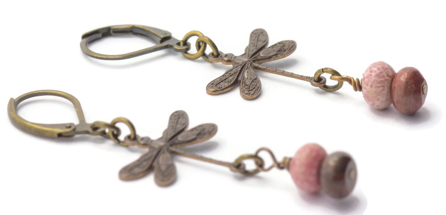 Vintaj Messing Libelle Und Fossile Koralle Ohrringe Vintaj Messing Libelle Und Fossile Koralle Ohrringe von BlackBrookShop
