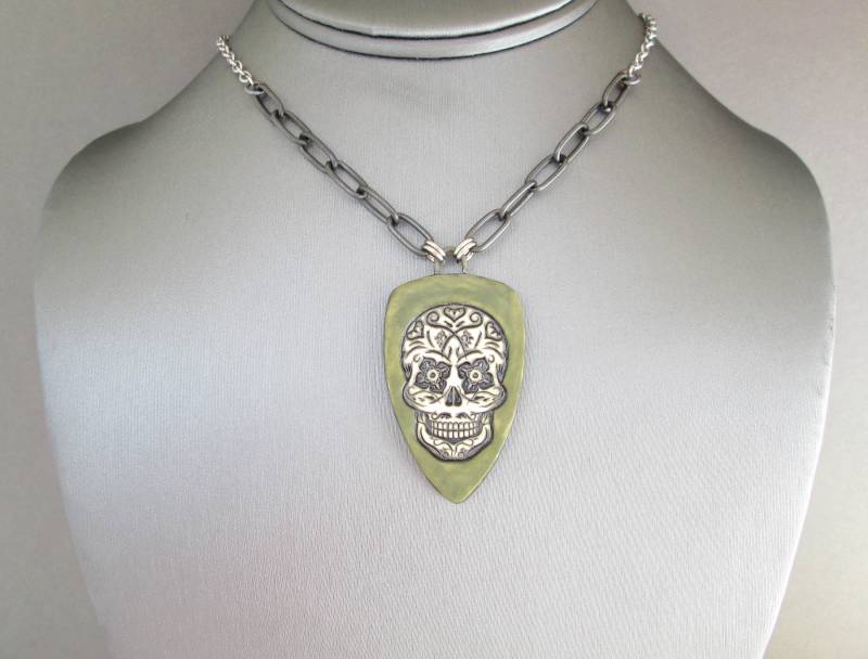 Armee-Grün-Schädel-Halskette, Unisex Sugar Skull Halskette, Herren Schädel-Halskette Armee-Grün-Schädel-Halskette, Unisex Sugar Skull Halskette, Herren Schädel-Halskette von BlackCatStudio98