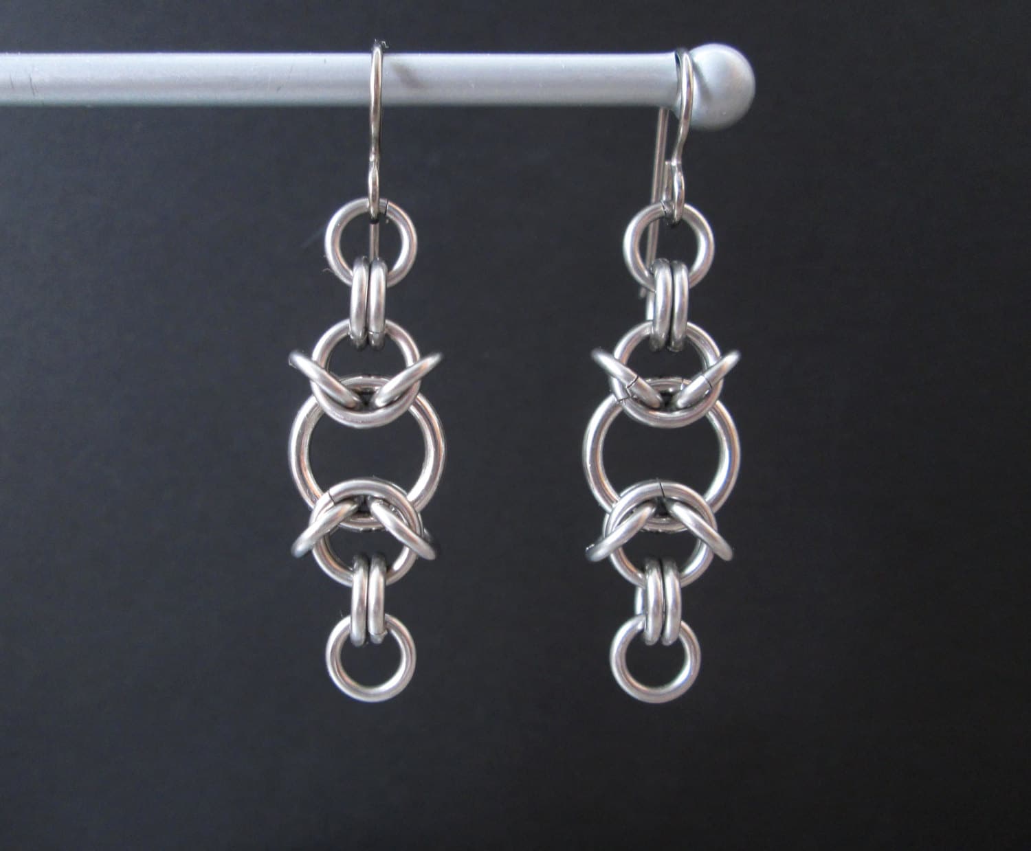 Chainmaille Ohrringe, Edelstahl Schmuck, Hypoallergen Kettenhemd Schmuck Titanium Chainmaille Ohrringe, Edelstahl Schmuck, Hypoallergen Kettenhemd Schmuck Titanium von BlackCatStudio98