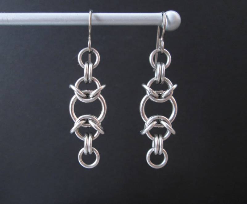 Chainmaille Ohrringe, Edelstahl Schmuck, Hypoallergen Kettenhemd Schmuck Titanium Chainmaille Ohrringe, Edelstahl Schmuck, Hypoallergen Kettenhemd Schmuck Titanium von BlackCatStudio98