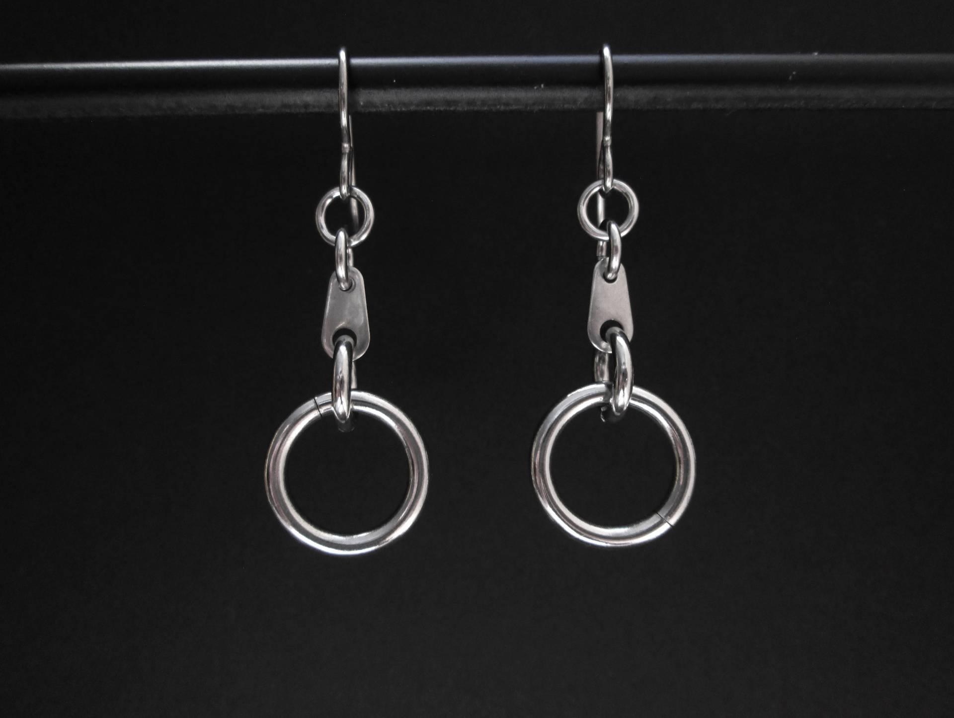 Edelstahl Ohrringe, Industrielle Hypoallergene Baumeln Kreis Ohrringe Edelstahl Ohrringe, Industrielle Hypoallergene Baumeln Kreis Ohrringe von BlackCatStudio98
