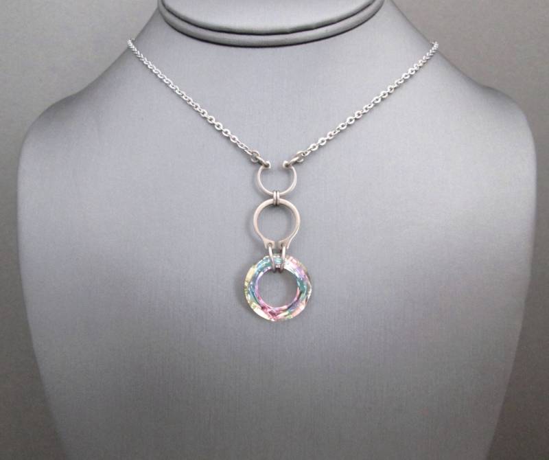 Industrielle Schicke Swarovski-Kristall-Halskette, Edelstahl-Halskette, Tropfen-Anhänger-Halskette, Pastellrosa Halskette, Hardware-Schmuck Industrielle Schicke Swarovski-Kristall-Halskette, Edelstahl-Halskette, Tropfen-Anhänger-Halskette, Pastellrosa Halskette, Hardware-Schmuck von BlackCatStudio98