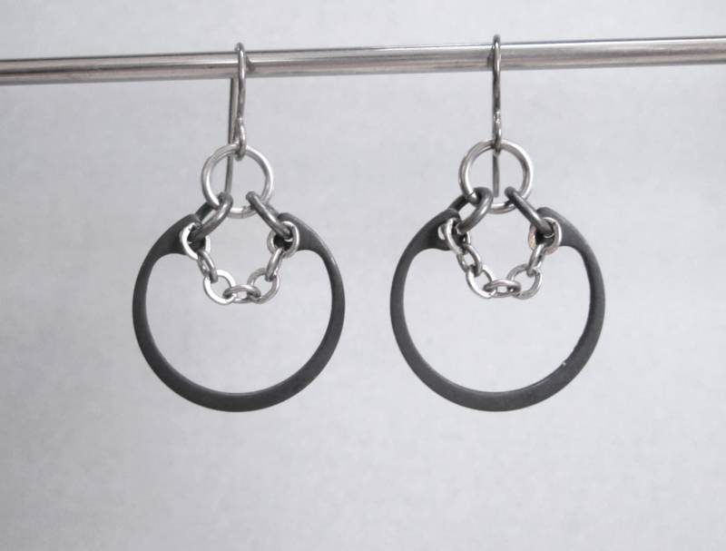 Kettenohrringe, Industrielle Ohrringe, Hypoallergene Schwarze Creolen, Ausgefallener Schmuck, Hardware Black Metal Ohrringe Kettenohrringe, Industrielle Ohrringe, Hypoallergene Schwarze Creolen, Ausgefallener Schmuck, Hardware Black Metal Ohrringe von BlackCatStudio98