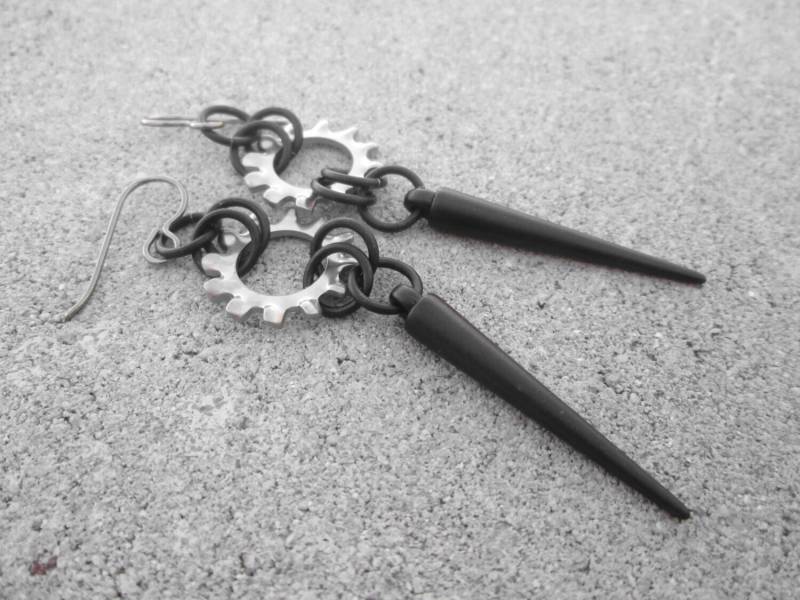 Lange Spike Ohrringe, Industrielle Hardware Schmuck, Zahnrad Edgy Washi Ohrringe von BlackCatStudio98