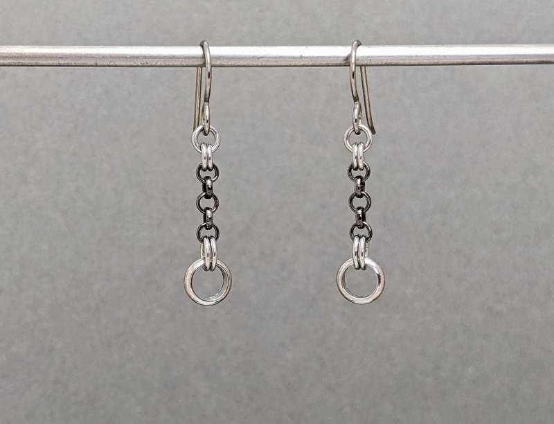 Leichte Kettenohrringe, Metall Ohrhänger, Hypoallergene Kleine Ohrhänger Leichte Kettenohrringe, Metall Ohrhänger, Hypoallergene Kleine Ohrhänger von BlackCatStudio98