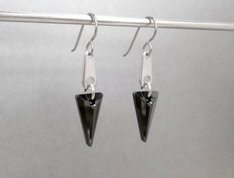 Schwarze Kristallohrringe, Swarovski Kristall Spike Ohrringe, Hypoallergene Kristallohrringe Schwarze Kristallohrringe, Swarovski Kristall Spike Ohrringe, Hypoallergene Kristallohrringe von BlackCatStudio98