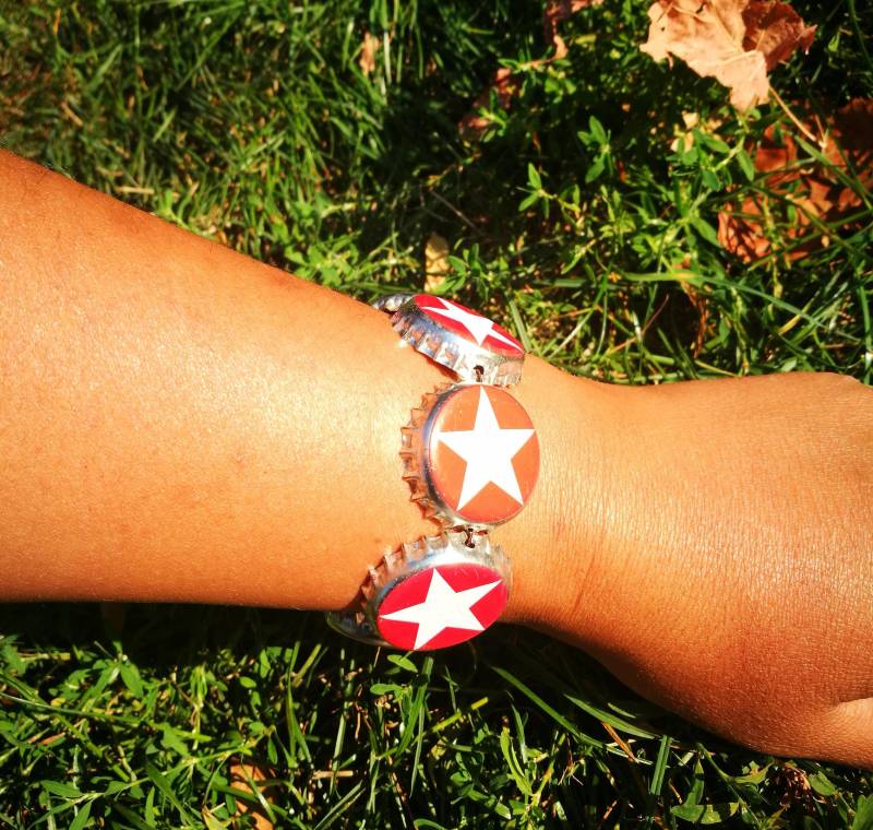 Sterni Armband Aus Veränderten Sternburg Kronkorken Elastisch Bracelet Bierliebe Bierdeckel Armkette Beer Alk Schmuck Sterne von BlackCatsUpcycling