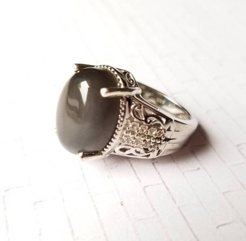 Schimmergrauer Mondstein Und Weißer Zirkon Ring in Platin Über Sterling Silber - Größe 7 von BlackHoundBoutique