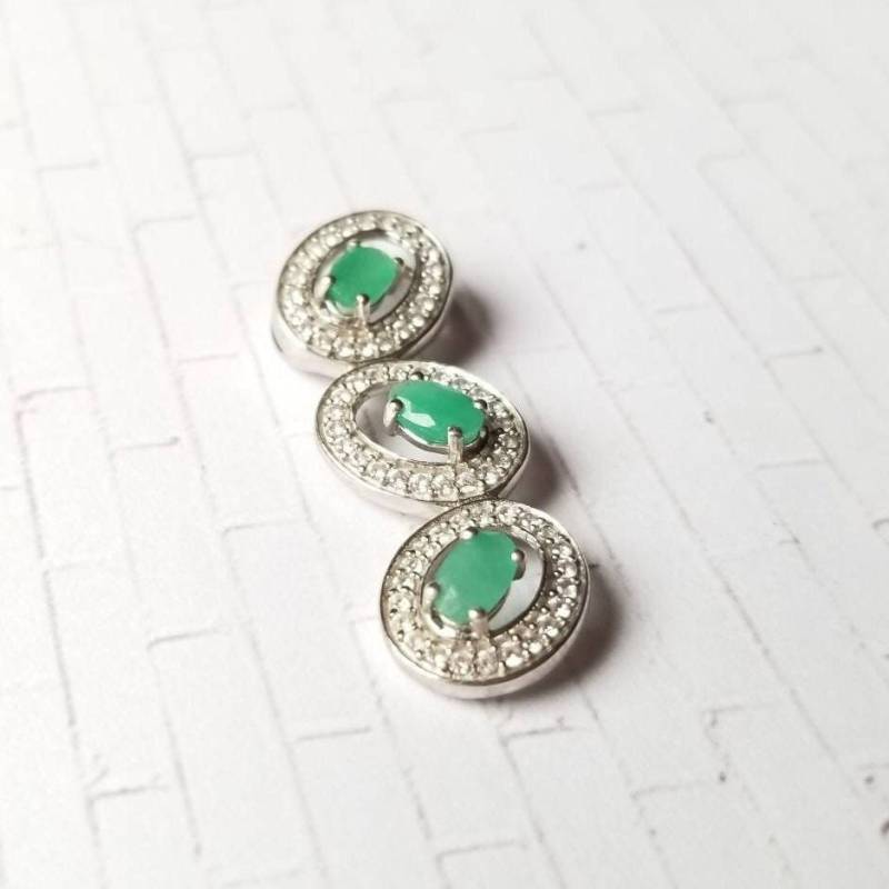 Trilogy-Style Smaragd Und Weißer Zirkon Anhänger in Platin Über Sterling Silber von BlackHoundBoutique