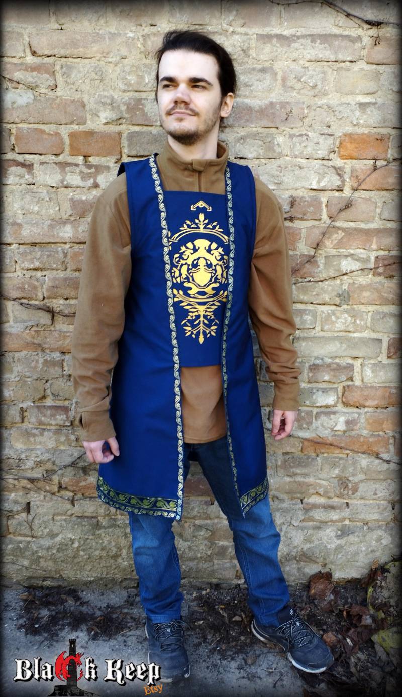 Elite Ritter Wappenrock | Cosplay Handbemalte Ornamente von BlackKeep