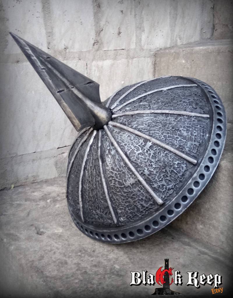 Spiked Knight Schild Cosplay von BlackKeep