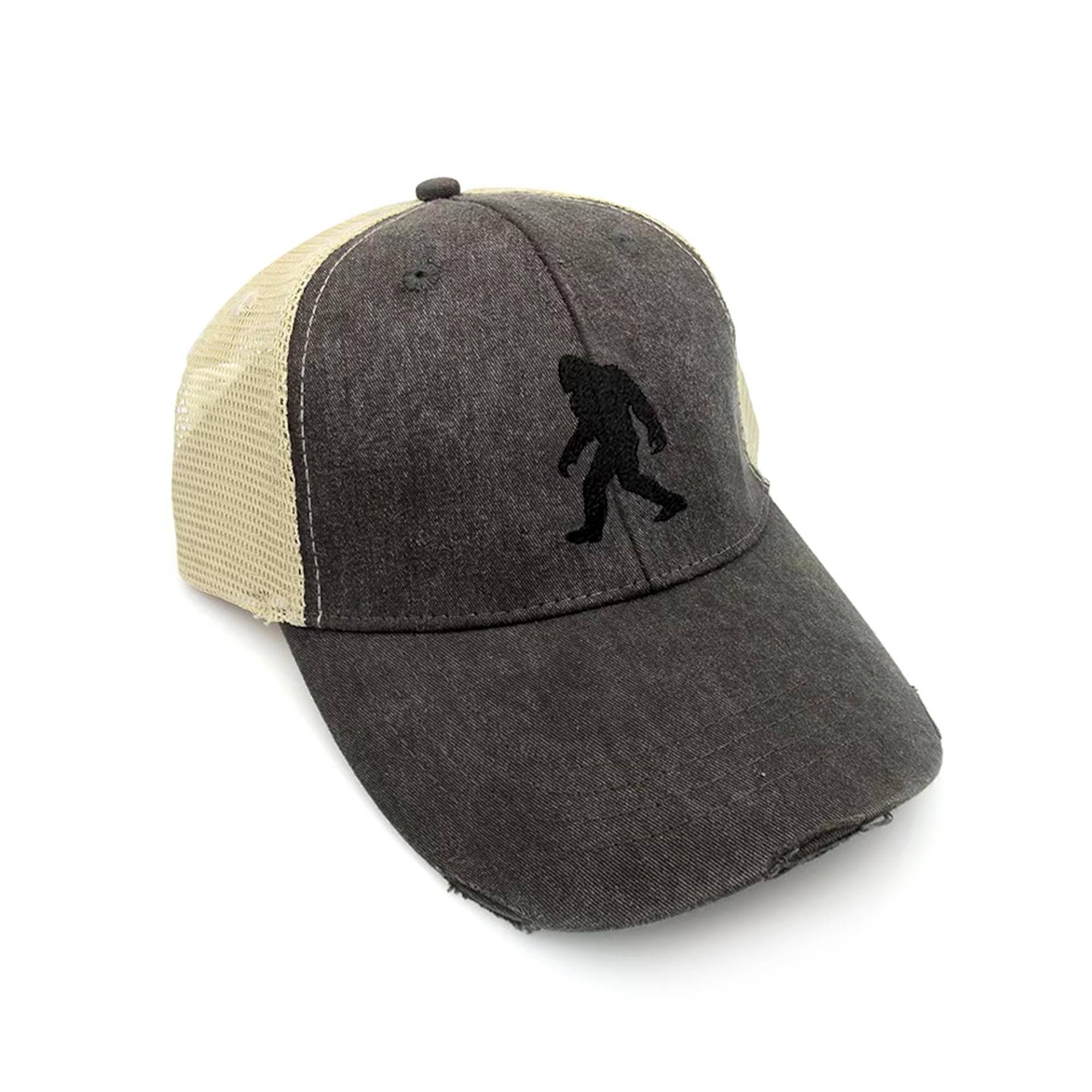 Bigfoot Trucker-Hut - Beunruhigter Stoff Unstrukturierte Mesh-Rücken-Trucker-Cap 2 Farben Erhältlich von BlackLanternStudio