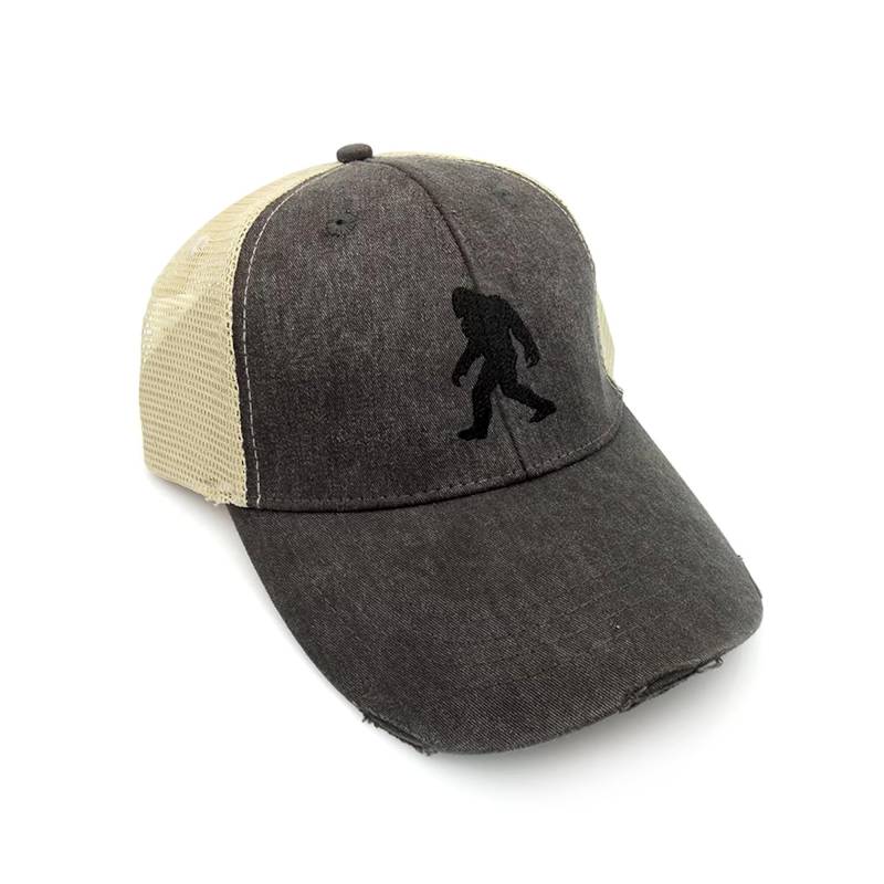 Bigfoot Trucker-Hut - Beunruhigter Stoff Unstrukturierte Mesh-Rücken-Trucker-Cap 2 Farben Erhältlich von BlackLanternStudio