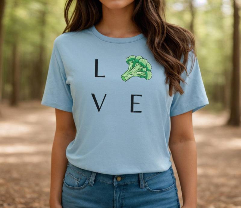 Vegan Tshirt, Love Brokkoli Shirt, Unisex Tshirt von BlackOakDesignShop