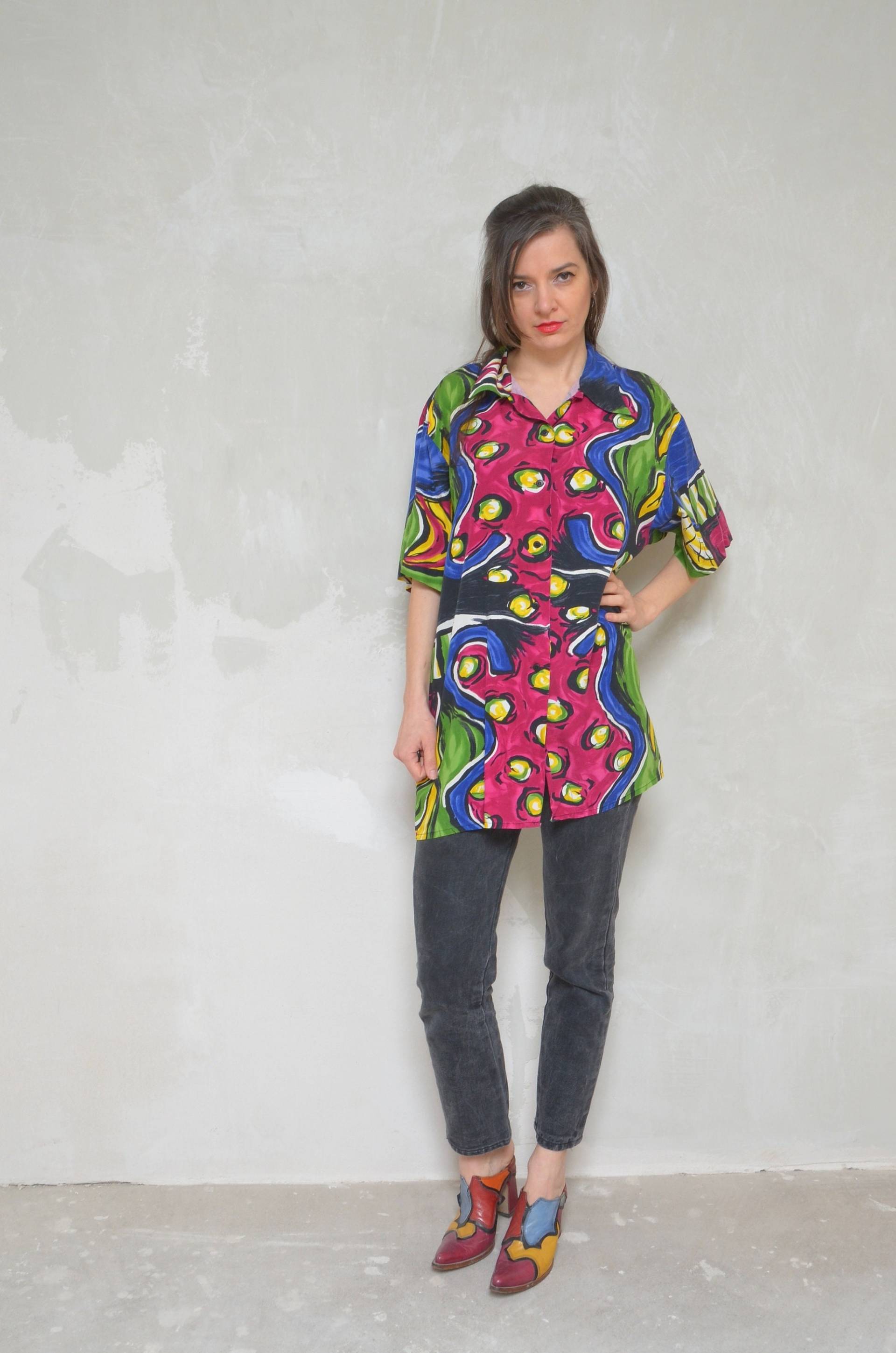 Abstraktes Buntes Print Shirt/Vintage 90Er Jahre Multi Color Kurzärmelige Oversized Bluse - Größe Medium/Klein von BlackPaganVintage