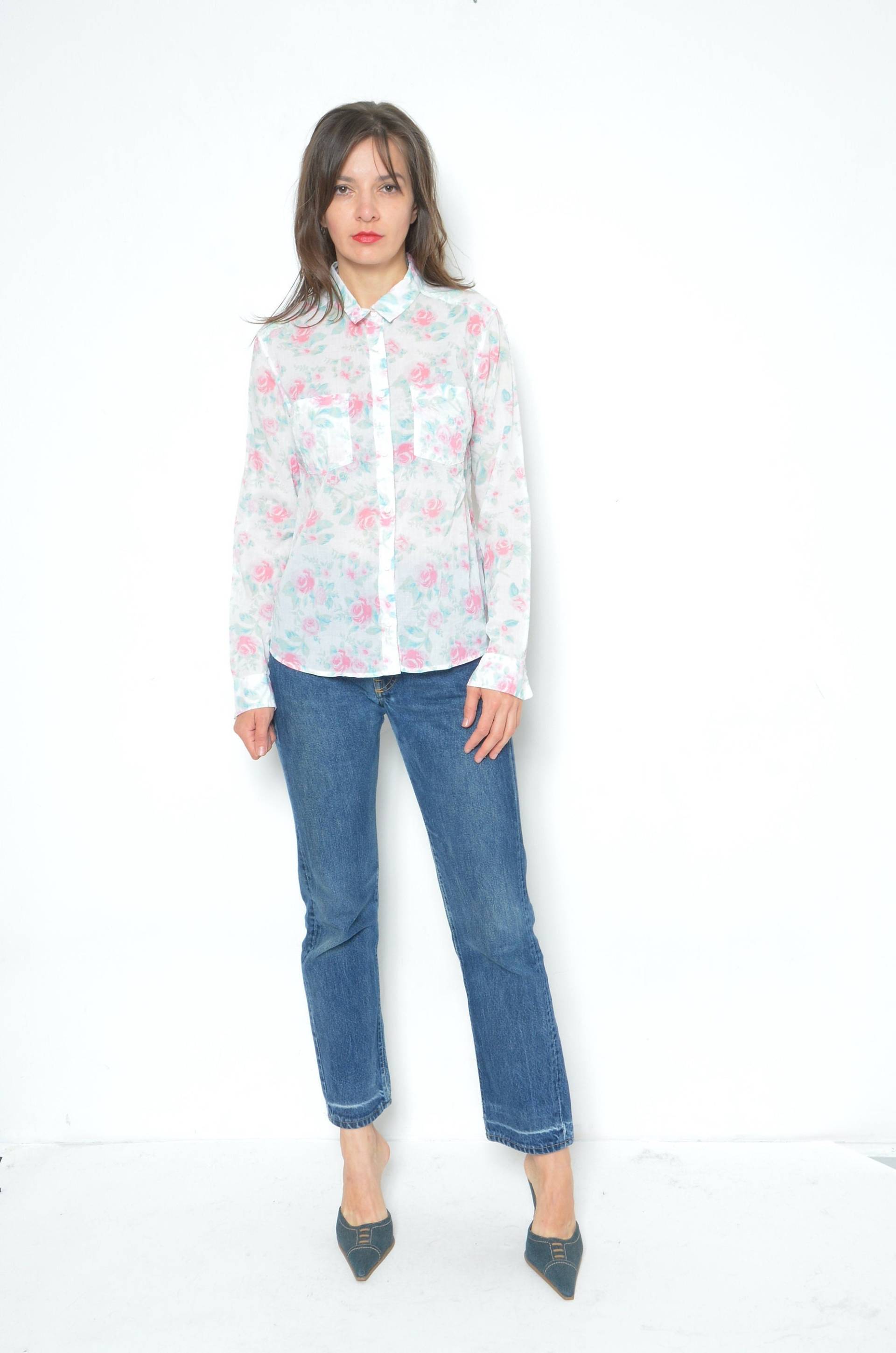 Florales Button Shirt/Vintage 90Er Jahre Mid Sheer Rose Print Fronttasche Langarm Bluse - Größe Medium von BlackPaganVintage