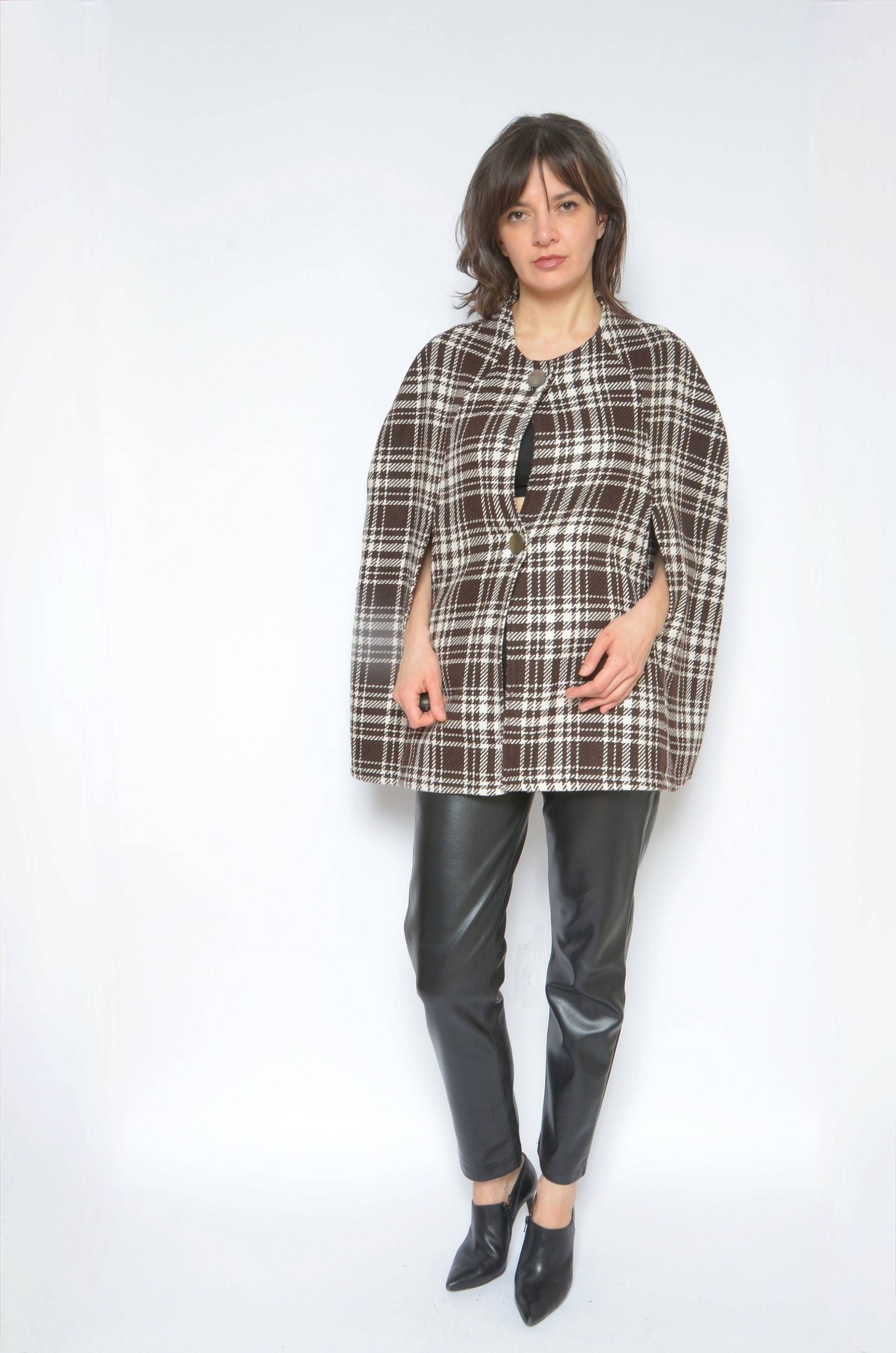 Wollknopf Cape/Vintage 80Er Karo Kurzmantel Poncho - Größe Klein von BlackPaganVintage