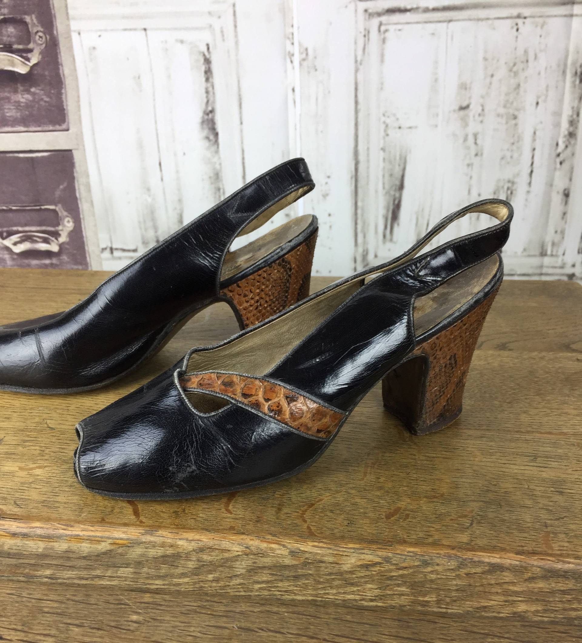 Original 1930Er Jahre Vintage Schwarz Patent Leder Und Braun Reptil High Heel Schuhe von BlackSheepAntiquesUK