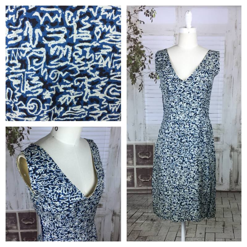 Original 1950Er Jahre Vintage Tag Kleid Blau Verrückte Neuheit Druck Wriggle von BlackSheepAntiquesUK