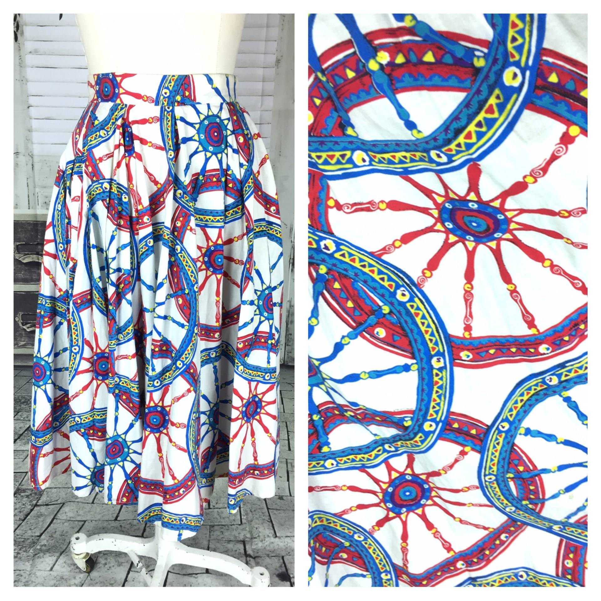 Original Vintage 1950 Weiße Räder Neuheit Print Baumwollrock von BlackSheepAntiquesUK