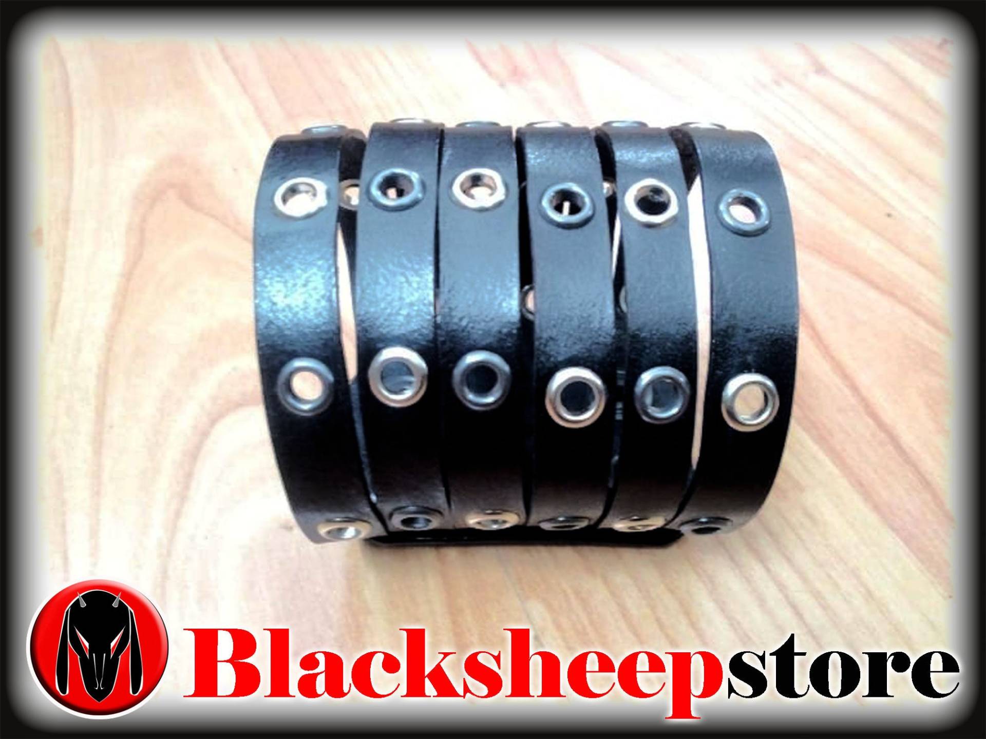 Leder Band Armband 6 cm Silber Metall Ösen Und Rotguss, Handarbeit, Anpassbare Rock Biker Made in Italy von BlackSheepItaly