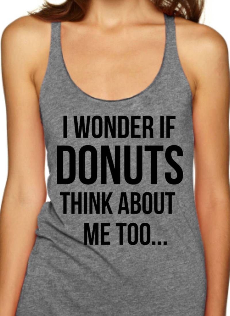 Ich Frage Mich, Ob Donuts Denken Mich Zu Frauen Triblend Racerback Tank-Top. Lustiges Shirt. Gym-Shirt. Gym-Tank-Top. Training Tank von BlackStarTees