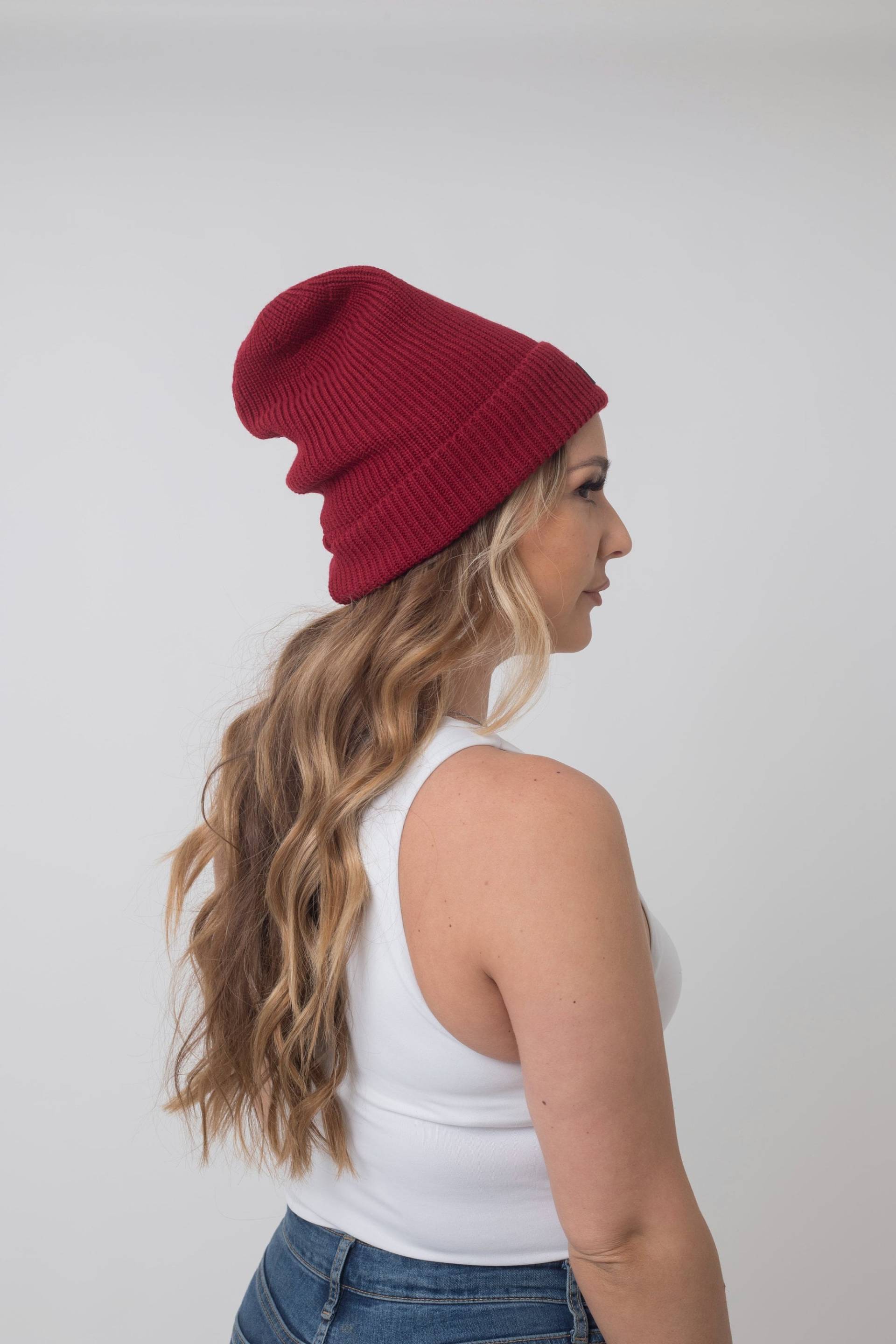 Satin Gefüttert Rote Streifen Tall Beanie von BlackSunriseUK