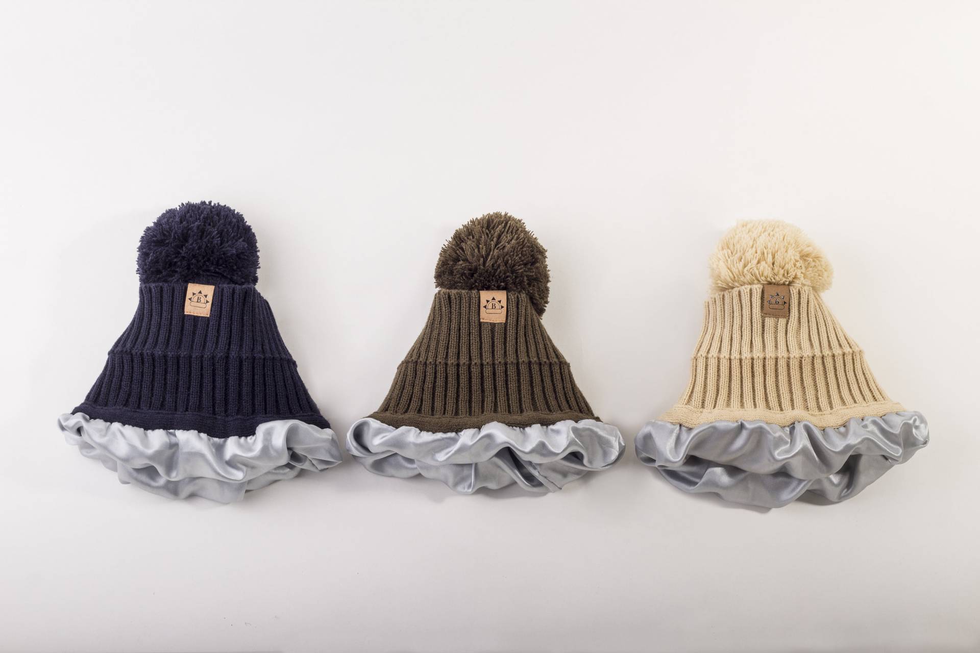 Satin Gefütterte Pudelmütze von BlackSunriseUK