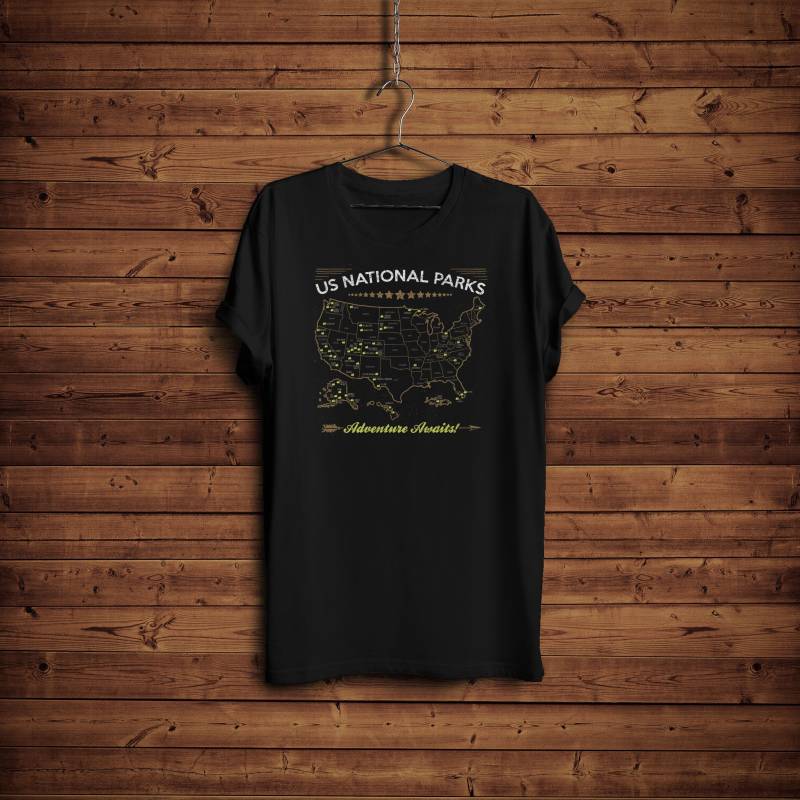 Us National Parks Karte Shirt, Camping Liebhabergeschenk, Amerika Usa Vintage Berge Wandern Nationalpark Reise Geschenk, Yellowstone-T-Shirt von BlackWhiteBoujee