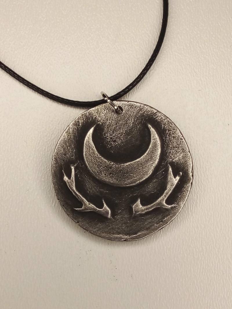 Mond - Und Hirschgeweih-Halskette von BlackartAtelier