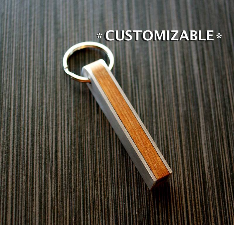 Personalisierbar Birke & Aluminium Schlüsselanhänger Jahrestag Geschenk von BlackbirdDesignsCo