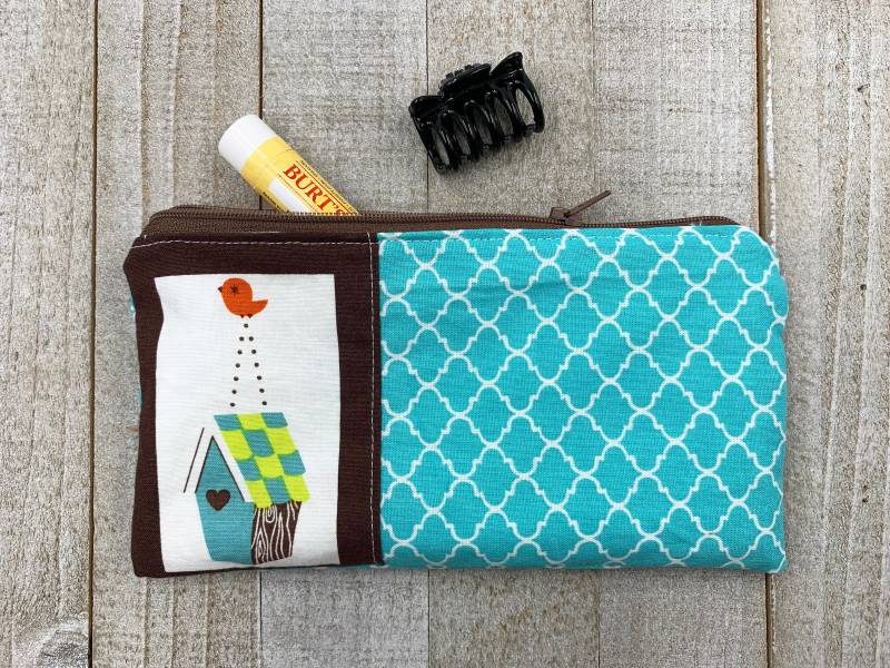 Patchwork Stoffbeutel, Kleine Federmäppchen, Mini Make-Up Kosmetiktasche, Kleiner Reisebeutel, Vögel, Türkis, Damen Moderne Tasche von BlackcatmeowDesigns