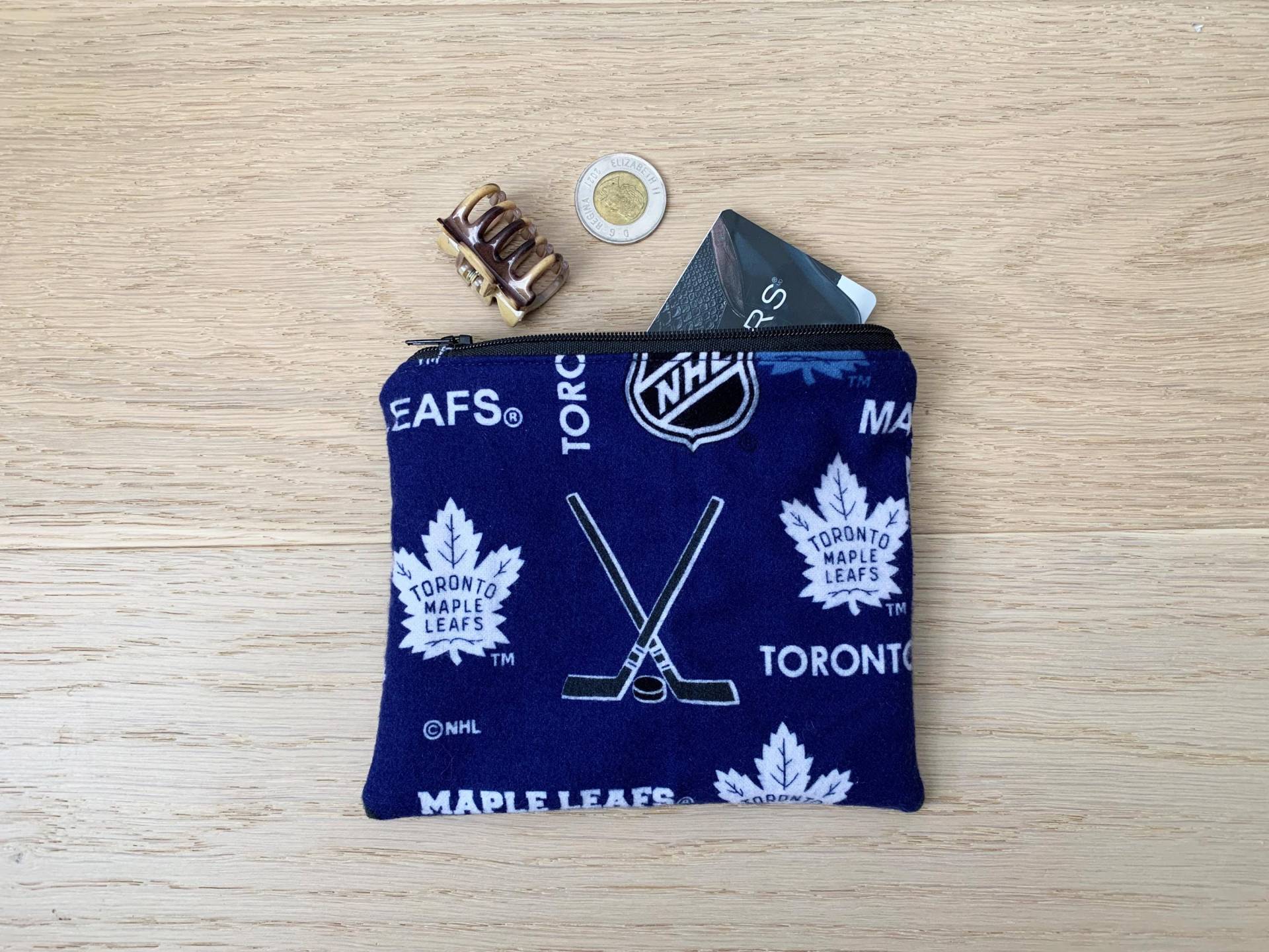 Toronto Maple Leafs Münzbeutel Flanell Fan Geschenk Toronto Maple Leafs Münzbeutel Flanell Fan Geschenk von BlackcatmeowDesigns