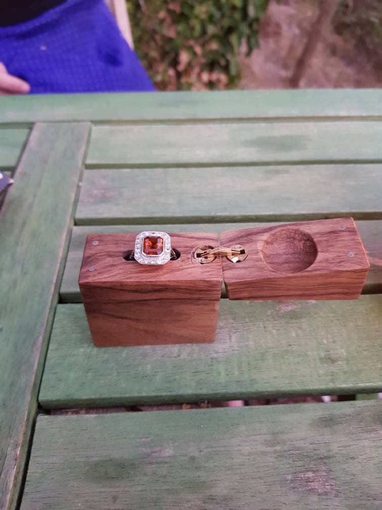 Nussbaum Verlobungsring-Kasten Nussbaum Verlobungsring-Kasten von BlackerandOak