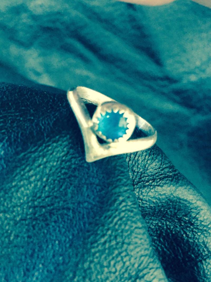 Cerulean Midi-Ring Silberne Midi-Ringe, Blauer Edelstein-Ring, Silber-stacker, Edelstein-Midi, Einzigartiger Schmuck, Einzigartige Ringe Cerulean Midi-Ring Silberne Midi-Ringe, Blauer Edelstein-Ring, Silber-stacker, Edelstein-Midi, Einzigartiger Schmuck, Einzigartige Ringe von BlackestCloud