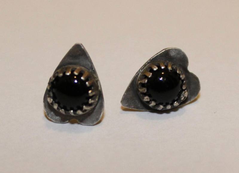 Luna „Introspect" Miniatur-Planchette-Ohrstecker Mit Schwarzem Onyx; Planchette-Ohrringe; Planchette-Schmuck; Onyx-Ohrringe von BlackestCloud