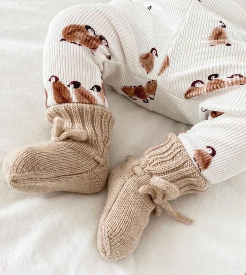 Merino Babyschuhe | Babysocken Baby Erstausstattung Kleidung Kinder Geschenk Stricksocken Merinowolle Sand von Blaetterschming