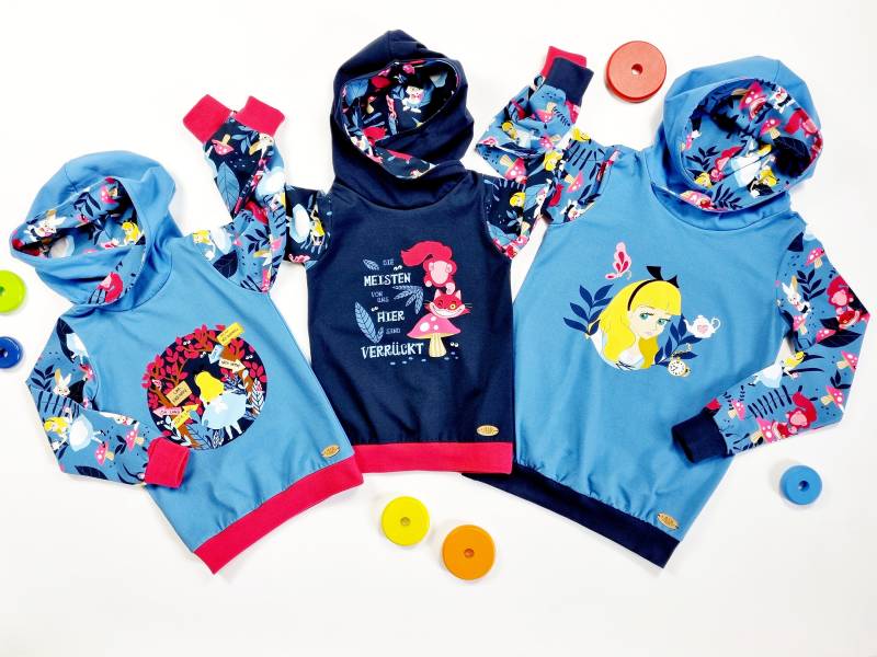 Leichter Hoodie, "Alice - Alle Verrückt Hier" in Verschiedenen Größen von Blagenwerk