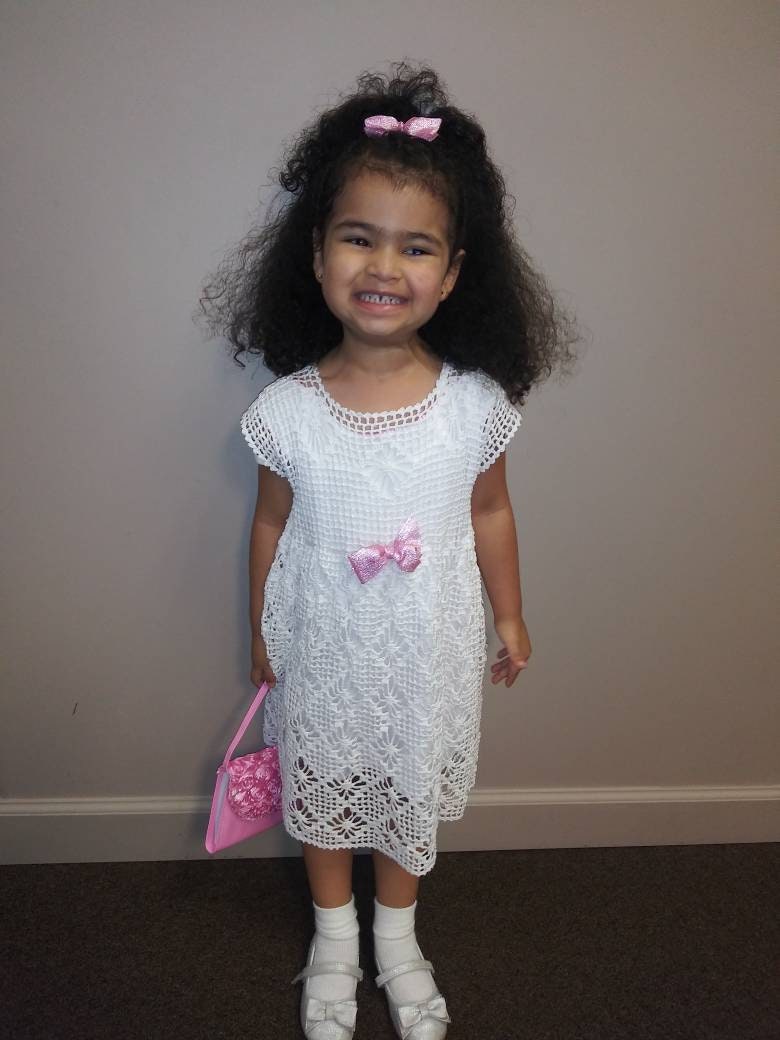 Einfaches Kleinkind-Feiertagskleid - Von Hand Gehäkelt Schleife Nicht Inbegriffen von BlairCreativeDesigns