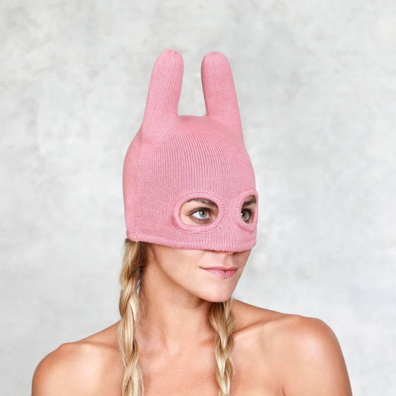 Pinke Gehörnte Häschen Balaclava Handgestrickte Halbmaske Aus Baumwolle von BlamoToys