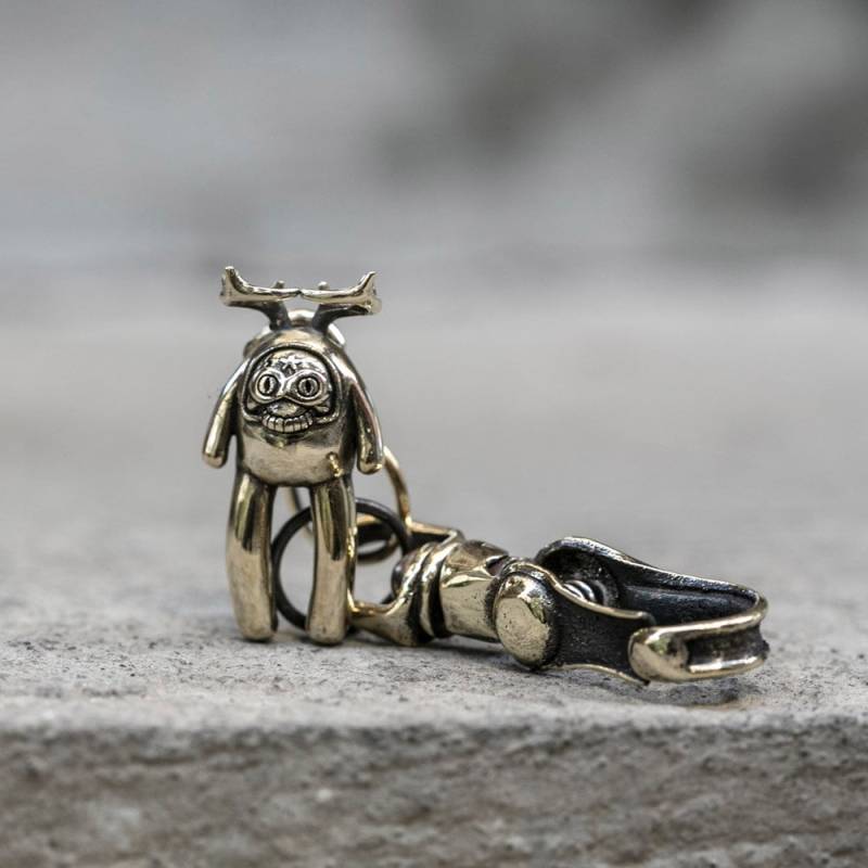 Handgefertigte Schlüsselanhänger Aus Messing Totenkopf Flying Monkey Clip - Blamo Art Toy von BlamoToys
