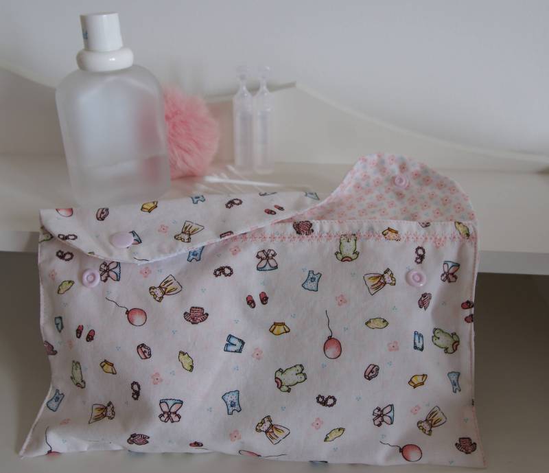 Windelbeutel, Tücher Oder "Charme" Schmuck, Bestickt Und Unter Druck von Blancpastel