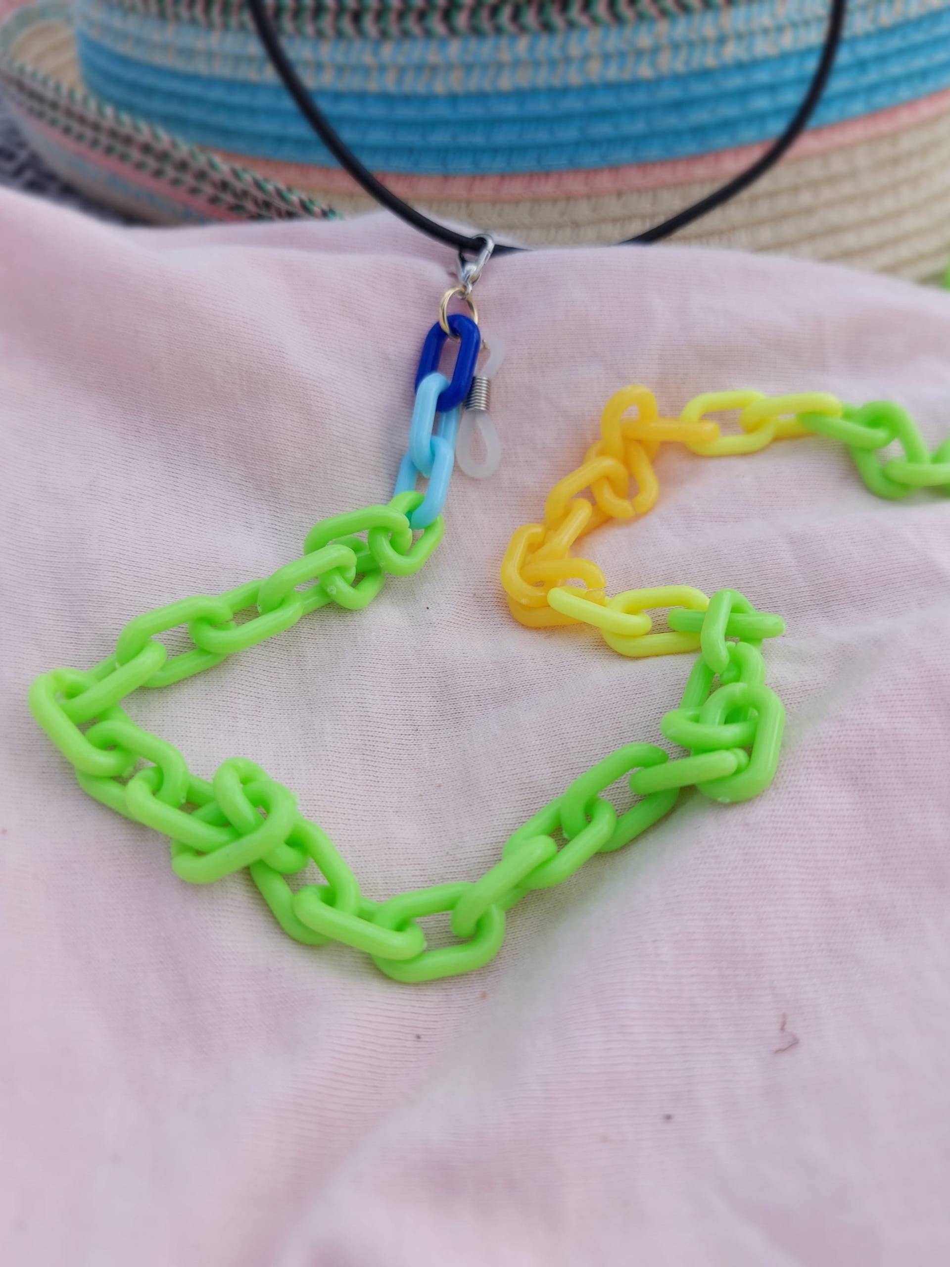 Brillenkette "Kettenglieder Blau-Gelb-Grün" von BlandineTaschenShop