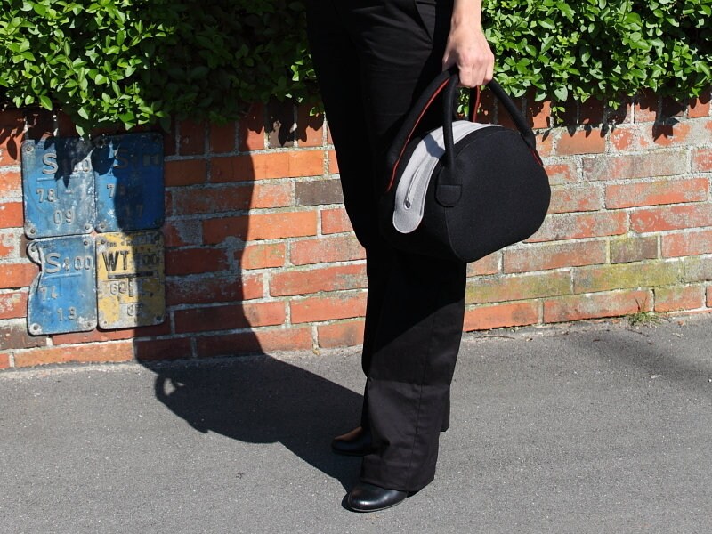 Handtasche S "Schwarz-Grau-Rostrot" von BlandineTaschenShop